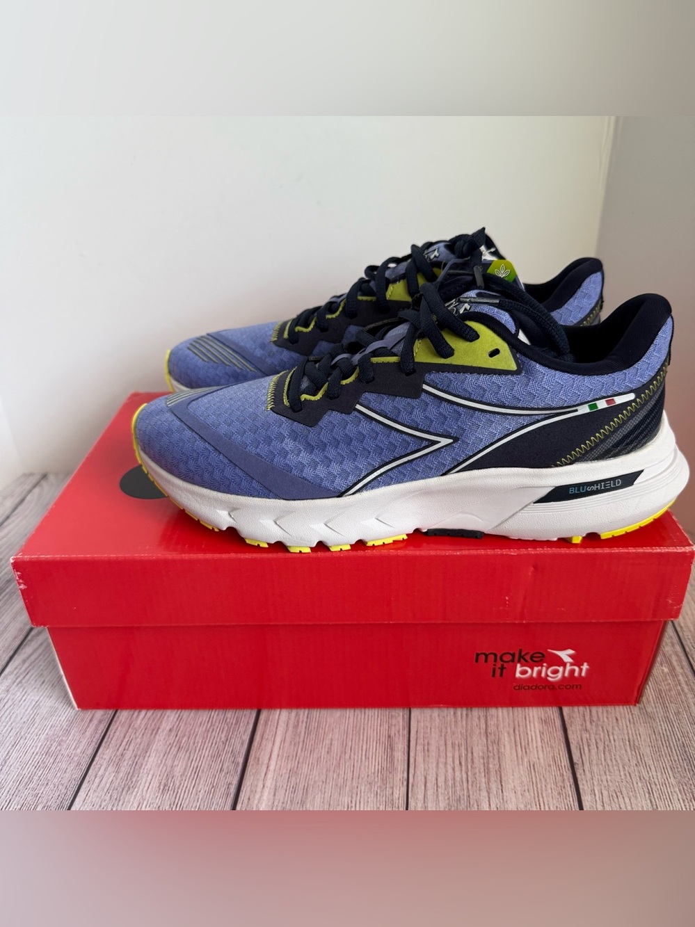 DIADORA Mythos Blushield Volo 2W  Shoes 8.5 NIB